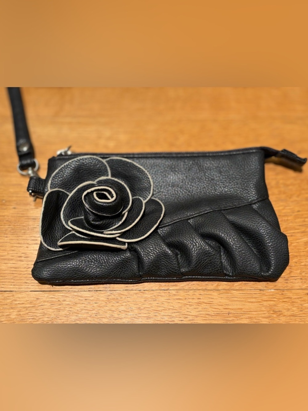 💛 Elegant Black Vegan Leather Flower Clutch - Women's Bag